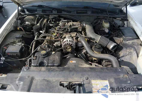 2001 Ford Crown Victoria Police Interceptor z USA, uszkodzony, nr VIN 2FAFP71WX1X107924